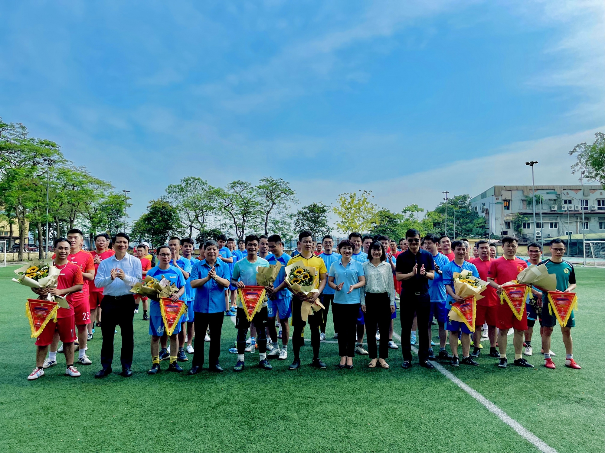 Công đoàn Cơ quan Trung ương Đoàn tổ chức Giải bóng đá chào mừng đại hội công đoàn