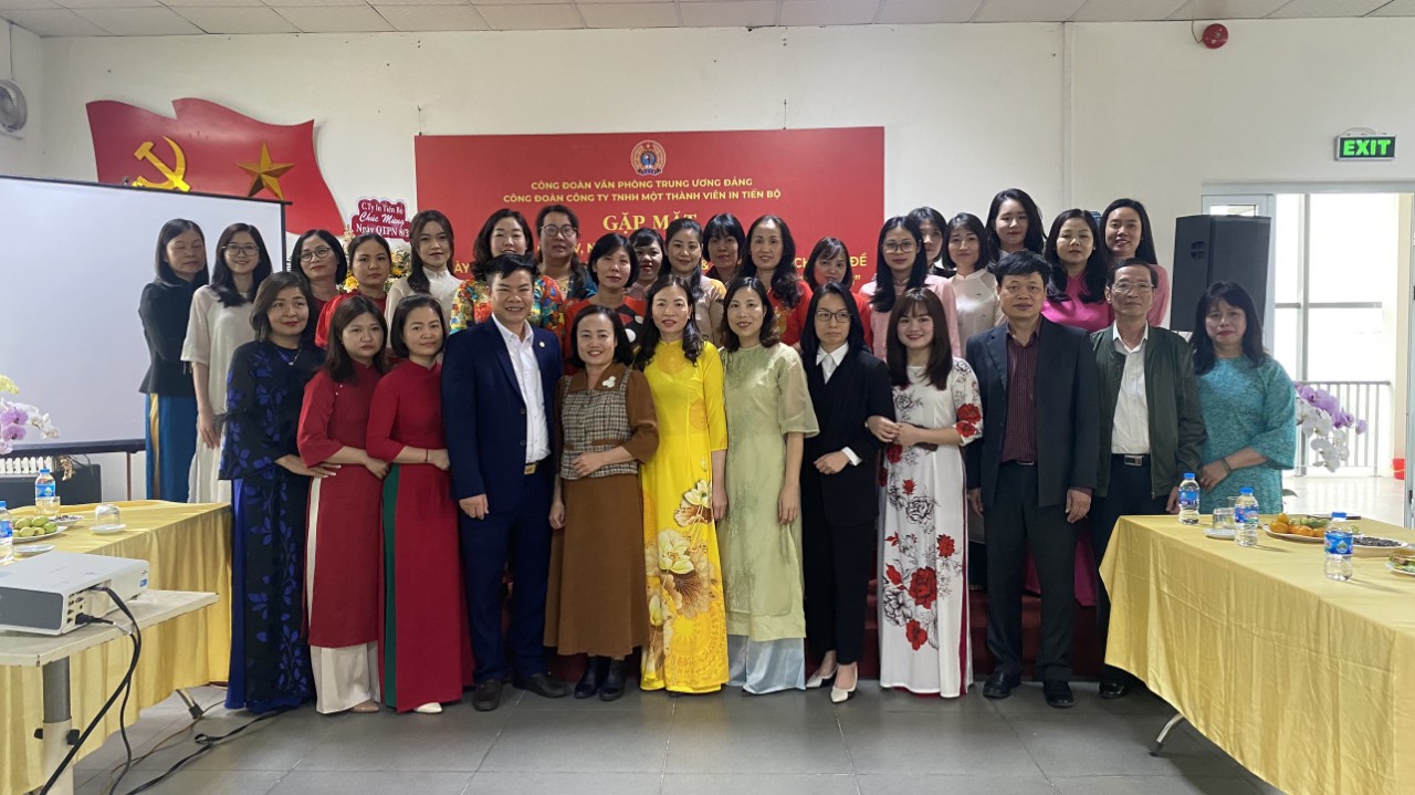 Công đoàn Công ty In Tiến Bộ tổ chức gặp mặt nữ CBCNV, người lao động và nói chuyện chuyên đề nhân dịp kỷ niệm 114 năm ngày Quốc tế phụ nữ 8/3