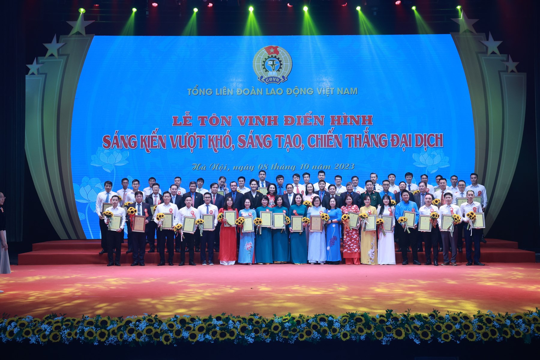 Tổng Liên đoàn Lao động Việt Nam tôn vinh 79 tập thể, cá nhân xuất sắc chương trình 1 triệu sáng kiến