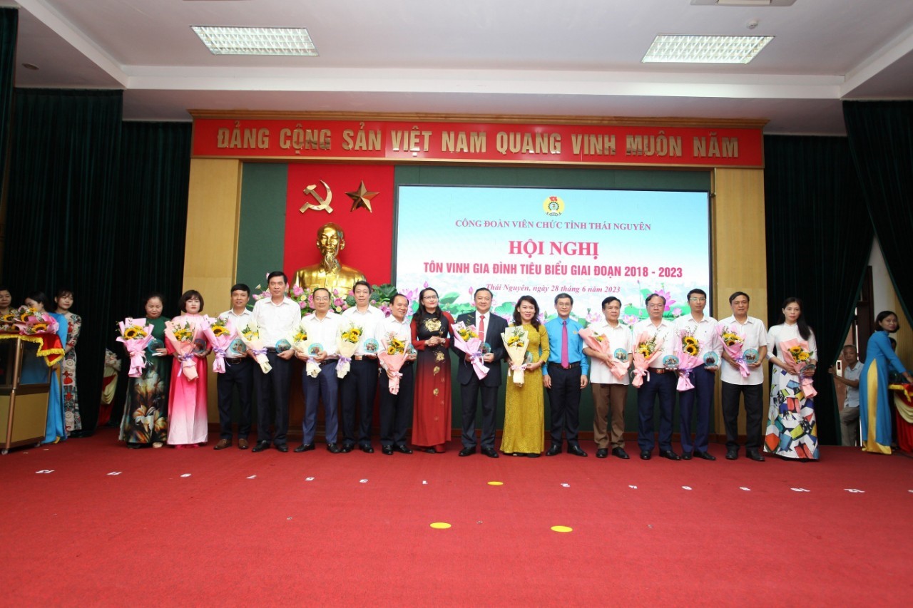 CĐVC tỉnh Thái Nguyên tổ chức tôn vinh Gia đình tiêu biểu giai đoạn 05 năm 2018-2023