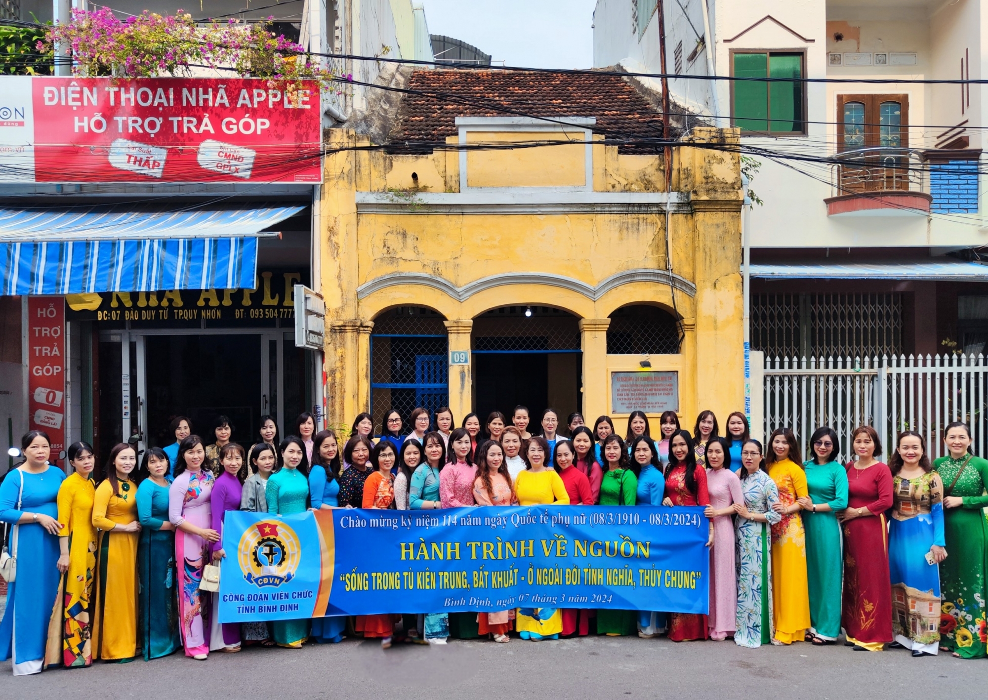 Công đoàn Viên chức tỉnh Bình Định tổ chức hoạt động về nguồn cho nữ đoàn viên