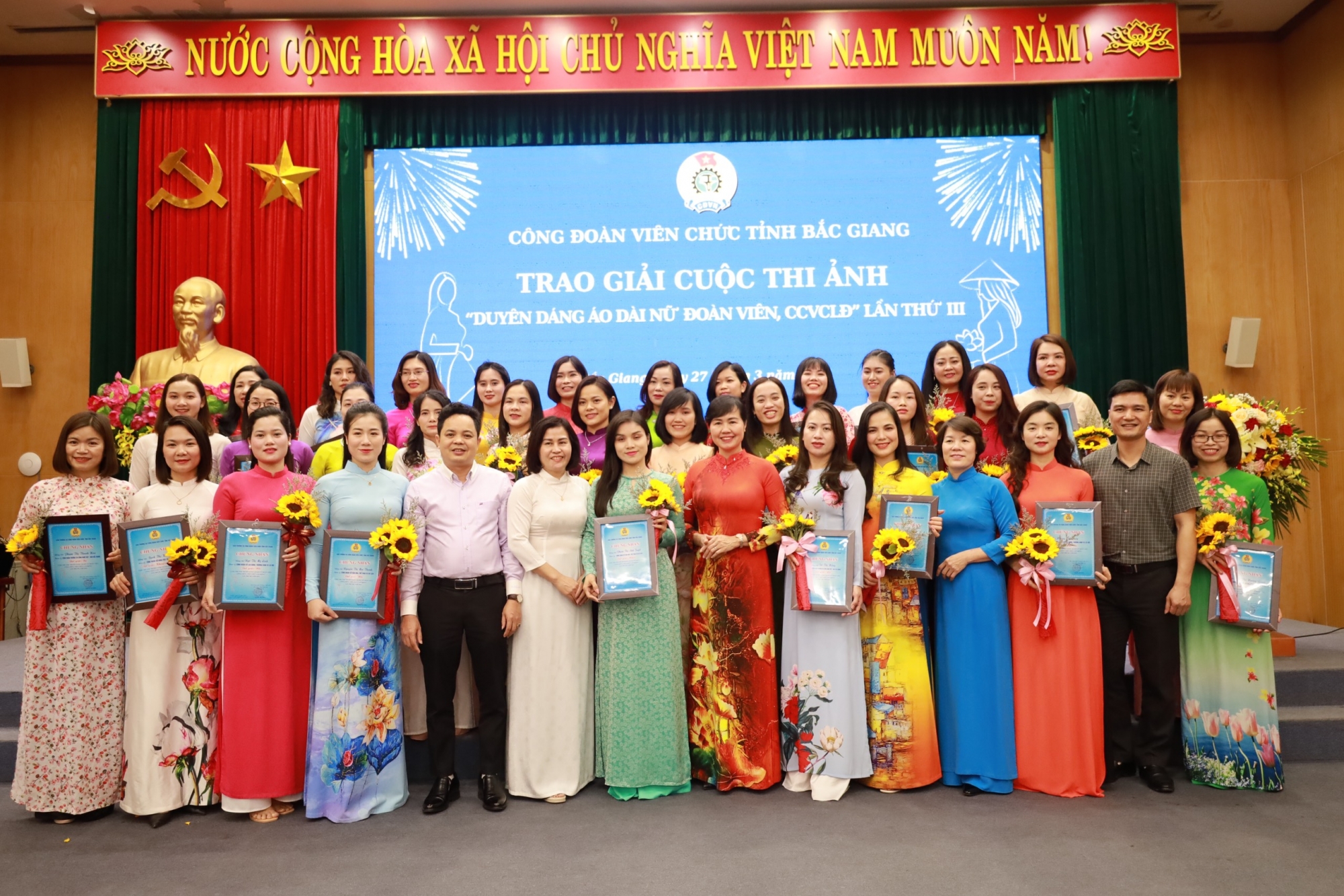 Công đoàn Viên chức tỉnh Bắc Giang: Trao giải Cuộc thi ảnh “Duyên dáng áo dài nữ đoàn viên, công chức, viên chức, lao động”