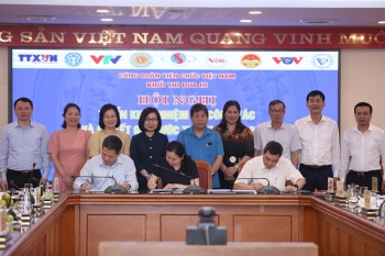Khối Thi đua III-Công đoàn Viên chức Việt Nam triển khai nhiệm vụ công tác và ký kết giao ước thi đua năm 2023