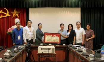 Đoàn công tác Công đoàn Lào thăm và làm việc với Công đoàn Viên chức Hà Nội