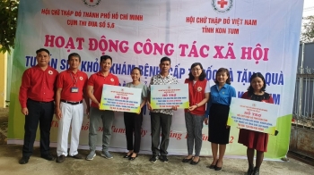 Công đoàn Viên chức tỉnh Kon Tum tổ chức Chương trình trợ giúp nhân đạo cho người dân thành phố Kon Tum