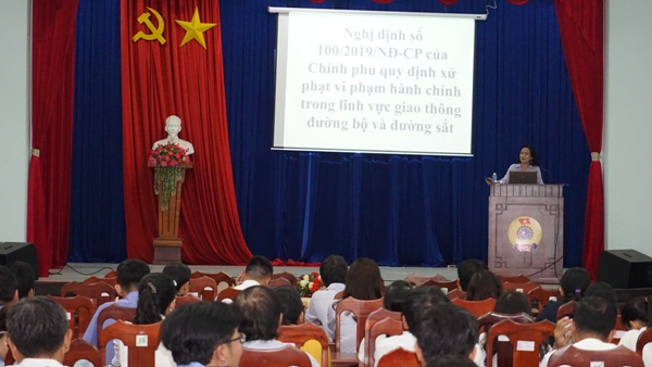 Công đoàn Viên chức tỉnh Tây Ninh tổ chức hội nghị nói chuyện chuyên đề học tập theo tư tưởng, đạo đức, phong cách Hồ Chí Minh và tuyên truyền Luật Giao thông đường bộ năm 2020