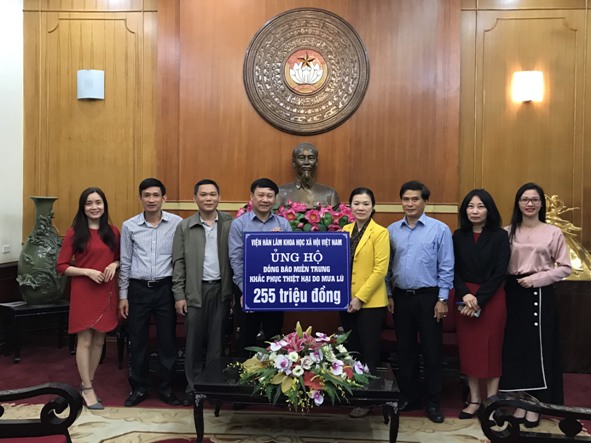 Công đoàn Viện Hàn lâm Khoa học xã hội Việt Nam: Chung tay ủng hộ đồng bào miền Trung khắc phục thiệt hại bởi mưa lũ