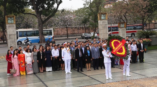 Công đoàn Bộ Khoa học và Công nghệ - Dâng hương tưởng niệm Chủ tịch Hồ Chí Minh và các Anh hùng liệt sỹ