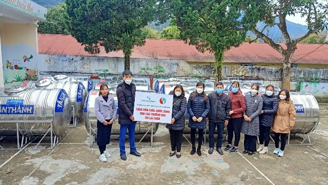 Công đoàn Bộ Tài nguyên và Môi trường tặng bồn chứa nước cho các điểm trường học tại  huyện Mường Tè, tỉnh Lai Châu  dịp đầu Xuân  Nhâm Dần - 2022