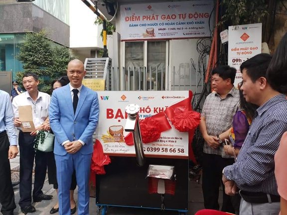 Đài Tiếng nói Việt Nam phối hợp với Quỹ Hành động vì Nhân ái (Tập đoàn CenGroup) và các nhà hảo tâm mở cây ATM phát gạo miễn phí cho người dân khó khăn