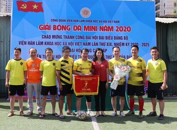 Bế mạc giải bóng đá mini Công đoàn Viện Hàn lâm Khoa học xã hội Việt Nam năm 2020