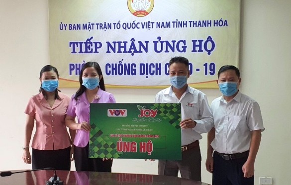 Công đoàn Đài Tiếng nói Việt Nam trao quà ủng hộ phòng, chống dịch Covid-19 tại Thanh Hoá