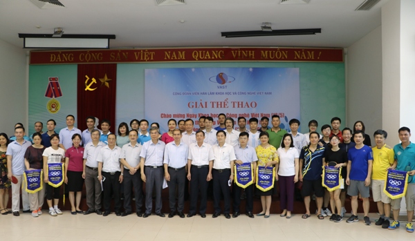 Sôi nổi Giải bóng bàn Công đoàn Viện Hàn lâm Khoa học và Công nghệ Việt Nam năm 2019