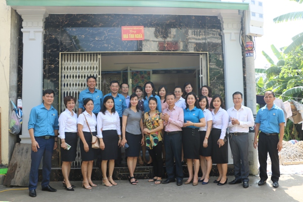 Công đoàn Ngân hàng Phát triển Việt Nam trao tặng nhà tình nghĩa cho đoàn viên công đoàn có hoàn cảnh khó khăn