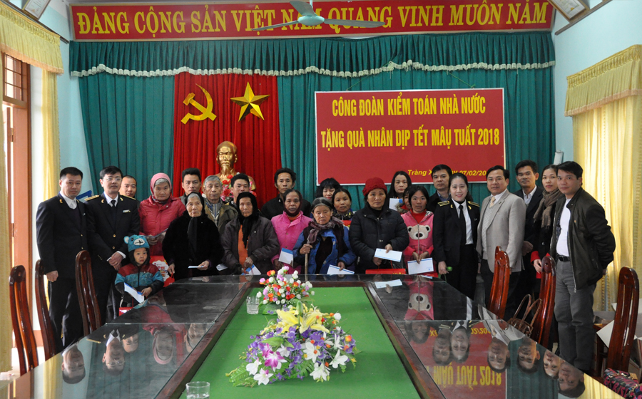 Công đoàn Kiểm toán nhà nước thăm, tặng quà các hộ nghèo tại huyện Võ Nhai, tỉnh Thái Nguyên
