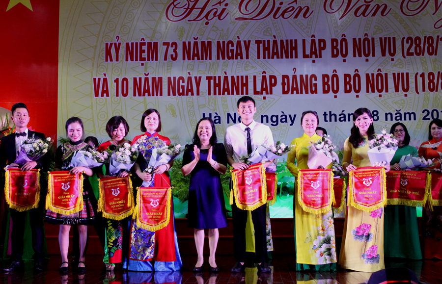 Công đoàn Bộ Nội vụ tổ chức Hội diễn Văn nghệ chào mừng các sự kiện lớn của đất nước, của ngành Nội vụ và Đại hội XII Công đoàn Việt Nam