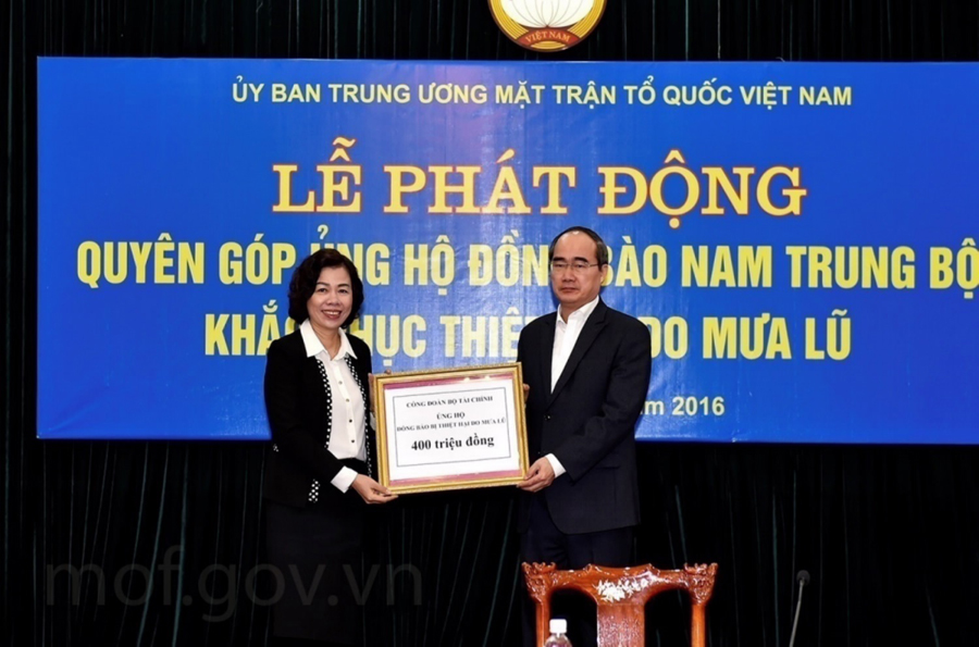 Công đoàn Bộ Tài chính tham gia ủng hộ đồng bào Nam Trung Bộ