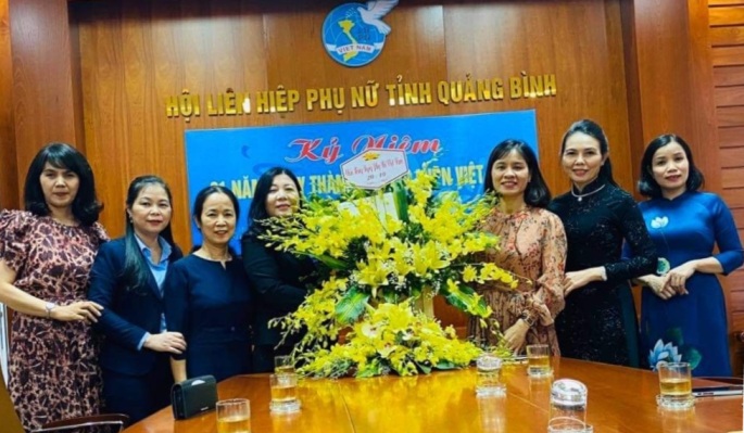 CĐ Viên chức tỉnh Quảng Bình: Thăm, chúc mừng ngày thành lập Hội LHPN Việt Nam 20-10