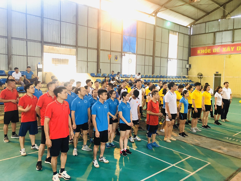 Cụm thi đua số 4 Công đoàn Viên chức tỉnh Yên Bái tổ chức giao lưu bóng chuyền hơi cho đoàn viên, công chức, viên chức lao động.