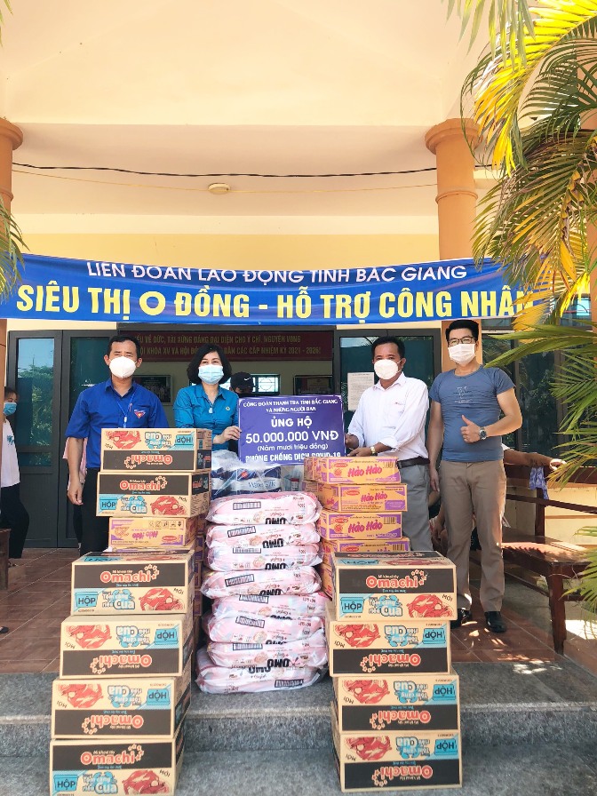 Công đoàn Viên chức tỉnh Bắc Giang ủng hộ các siêu thị 0 đồng