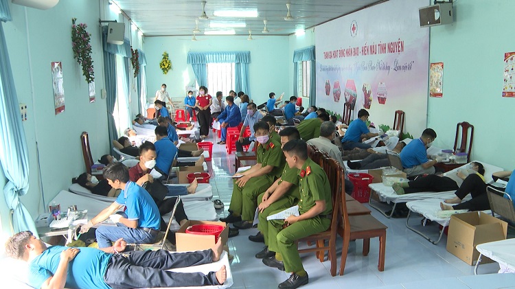 Các cấp Công đoàn Viên chức tỉnh Bình Phước nô nức hiến máu tình nguyện