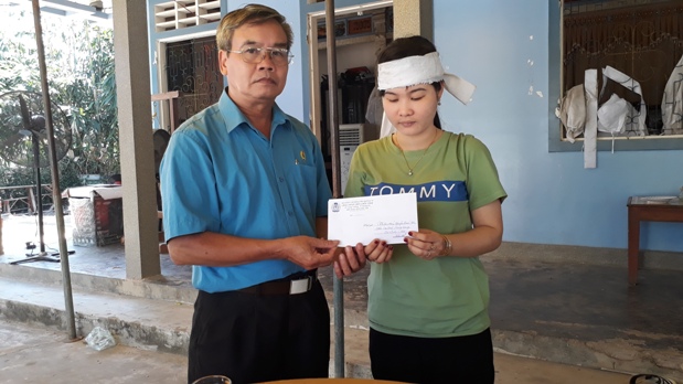 CĐVC tỉnh Quảng Trị tổ chức thăm hỏi động viên và hỗ trợ cho các gia đình nạn nhân bị tai nạn giao thông