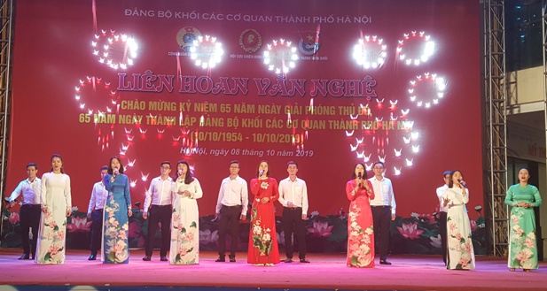 CĐVC Thành phố Hà Nội: Liên hoan Văn nghệ chào mừng kỷ niệm 65 năm ngày giải phóng Thủ đô và 65 năm ngày thành lập Đảng bộ Khối các cơ quan Thành phố Hà Nội