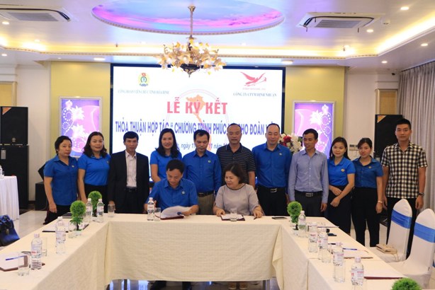 Công đoàn Viên chức tỉnh Hòa Bình ký kết thỏa thuận hợp tác “chương trình phúc lợi cho đoàn viên”