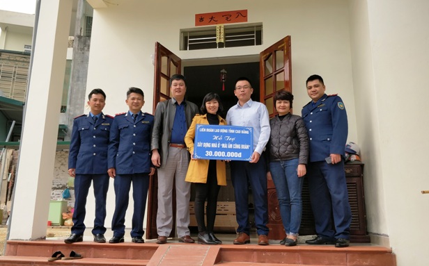 Công đoàn Viên chức tỉnh Cao Bằng tổ chức trao nhà “Mái ấm Công đoàn”