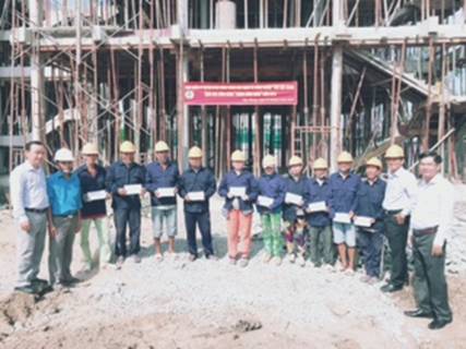 Công đoàn Viên chức tỉnh Hậu Giang tổ chức thăm hỏi, tặng quà cho đoàn viên, công nhân lao động nhân dịp “Tháng công nhân” năm 2018