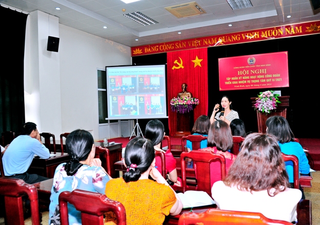 CĐVC tỉnh Ninh Bình tổ chức Hội nghị tập huấn kỹ năng hoạt động Công đoàn và triển khai nhiệm vụ trọng tâm công tác quý II năm 2021