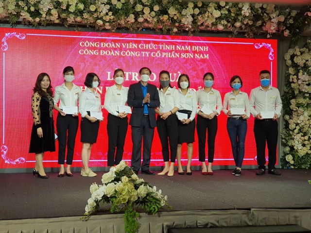 CĐVC tỉnh Nam Định tặng quà tết cho công nhân lao động Công ty Cổ phần Sơm Nam