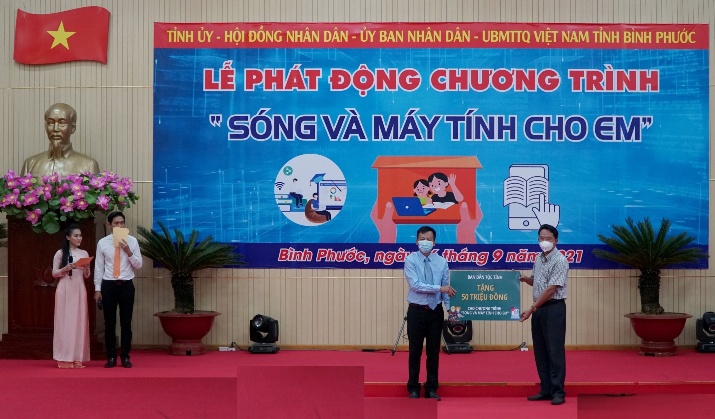 CĐVC tỉnh Bình Phước: Ủng hộ 420 triệu đồng cho Chương trình “Sóng và máy tính cho em” của tỉnh Bình Phước