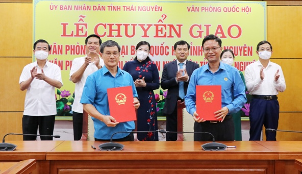 CĐVC tỉnh Thái Nguyên nhận bàn giao CĐCS Văn phòng Đoàn đại biểu Quốc hội tỉnh
