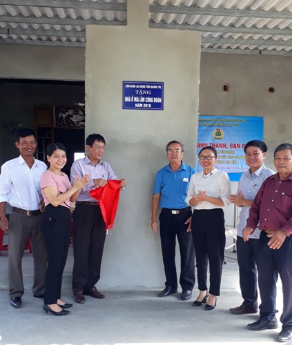 CĐVC tỉnh Quảng Trị tổ chức bàn giao nhà “Mái ấm công đoàn” năm 2018