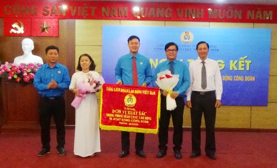Công đoàn Viên chức Thành phố Hồ Chí Minh được Tổng Liên đoàn  Lao động Việt Nam tặng Cờ thi đua xuất sắc năm 2019