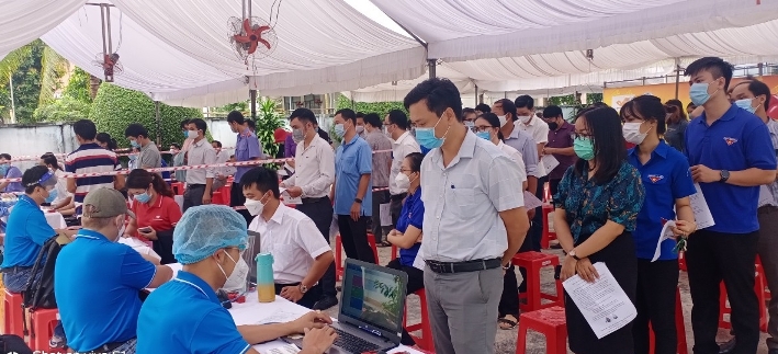 179 đoàn viên các công đoàn cơ sở trực thuộc Công đoàn Viên chức tỉnh Bình Phước tham gia hiến máu tình nguyện lần 4 năm 2021
