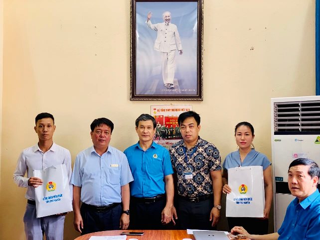 CĐVC tỉnh Thái Nguyên tổ chức hành trình về nguồn dâng hương Chủ tịch Hồ Chí Minh
