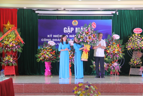 Công đoàn Viên chức tỉnh Sơn La tổ chức gặp mặt kỷ niệm 25 năm ngày thành lập Công đoàn Viên chức tỉnh