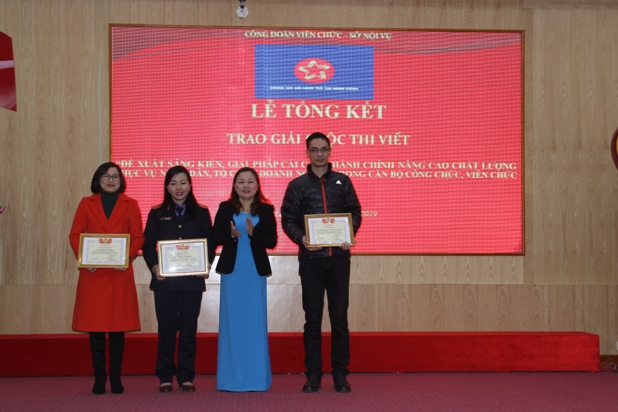 Công đoàn Viên chức tỉnh Sơn La trao giải cuộc thi viết “Đề xuất sáng kiến, giải pháp cải cách hành chính nâng cao chất lượng phục vụ nhân dân, tổ chức, doanh nghiệp trong CBCCVC năm 2018”