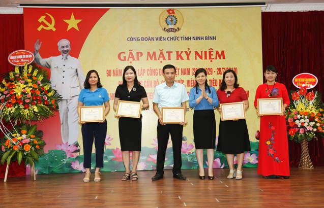 Công đoàn viên chức tỉnh Ninh Bình, gặp mặt biểu dương CBCCVC học tập và làm theo tư tưởng ,đạo đức phong cách Hồ Chí Minh