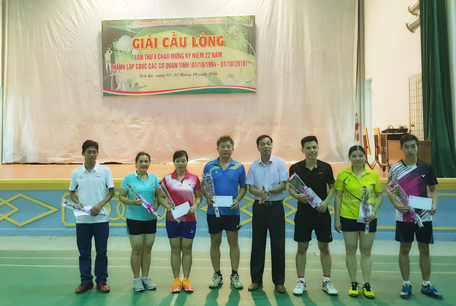CĐVC các cơ quan tỉnh Sơn La tổ chức giải cầu lông CBCC-VC lần thứ V năm 2016