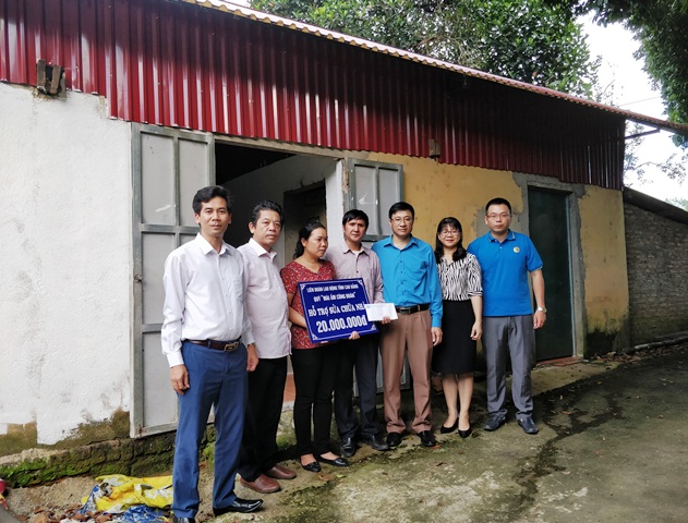 Công đoàn Viên chức tỉnh Cao Bằng: Trao nhà “Mái ấm Công đoàn”
