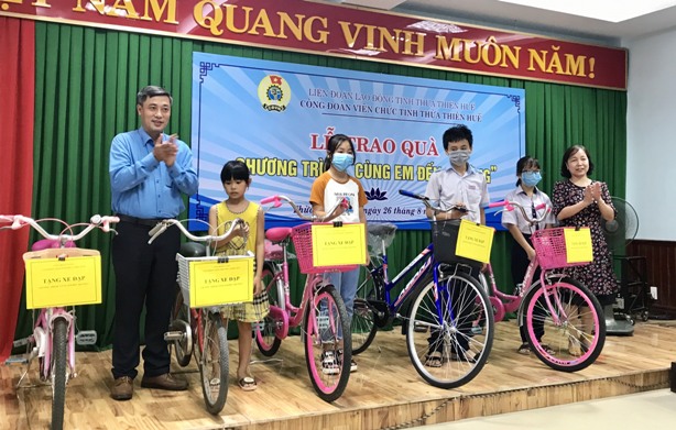 CĐVC tỉnh Thừa Thiên Huế tổ chức Chương trình “Cùng em đến trường”