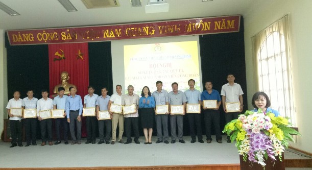 Công đoàn Viên chức tỉnh Ninh Bình tổ chức Hội nghị Sơ kết công tác Quý III và gặp mặt, biểu dương các đồng chí lái xe tiêu biểu trong các CĐCS trực thuộc