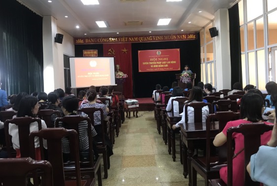 Công đoàn Viên chức tỉnh Ninh Bình tổ chức Hội nghị tuyên truyền về pháp luật lao đông và bình đẳng giới