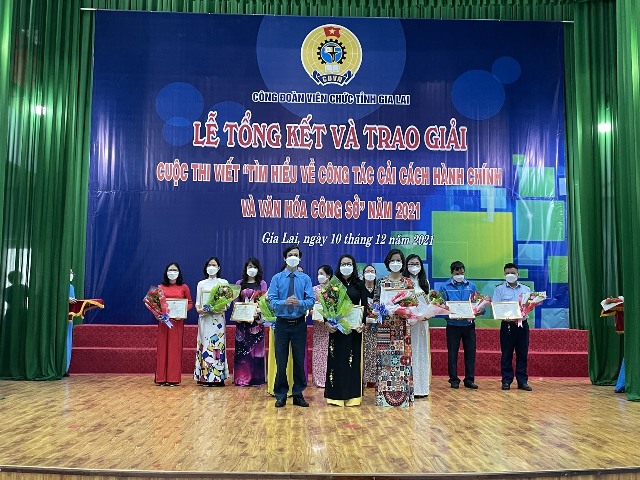 Công đoàn Viên chức tỉnh Gia Lai tổng kết và trao giải Cuộc thi viết  “Tìm hiểu về công tác cải cách hành chính và văn hóa công sở” năm 2021