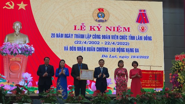 Công đoàn Viên chức tỉnh Lâm Đồng kỷ niệm 20 năm thành lập và đón nhận Huân chương Lao động hạng Ba