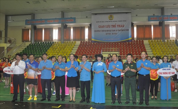 Khối thi đua Công đoàn ngành Trung ương: Tổ chức Giao lưu thể thao chào mừng kỷ niệm 90 năm Ngày thành lập Công đoàn Việt Nam