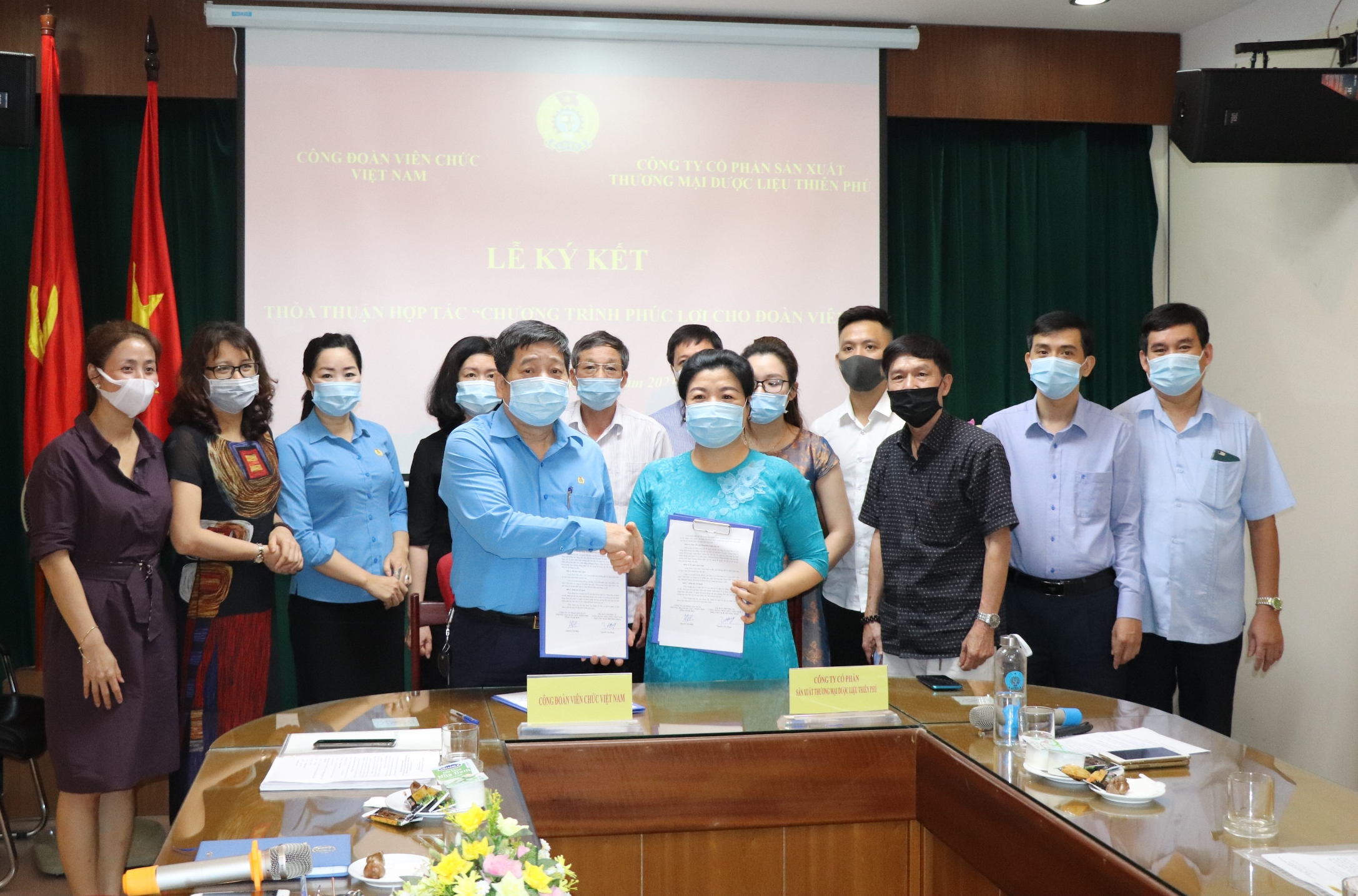 Công đoàn Viên chức Việt Nam ký kết thỏa thuận hợp tác với Công ty Cổ phần Sản xuất Thương mại Dược liệu Thiên Phú